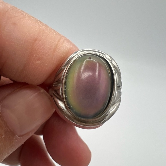 Elegant Silver Ring with Purple Stone Vintagr - Picture 2 of 11
